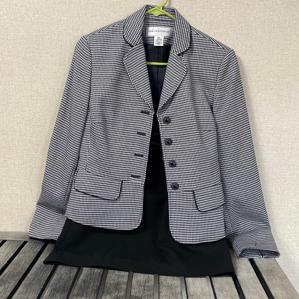 Jones of New York suit Jacket & Skirt